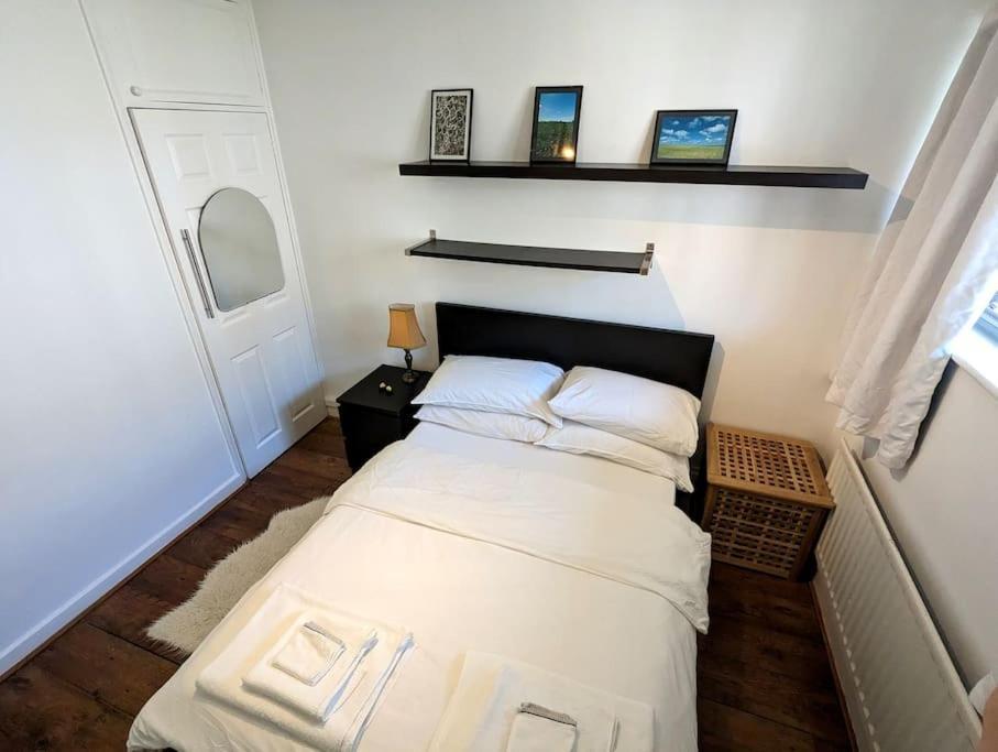 Charming 2-Bed Garden Flat Appartement Londen Buitenkant foto