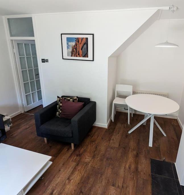 Charming 2-Bed Garden Flat Appartement Londen Buitenkant foto