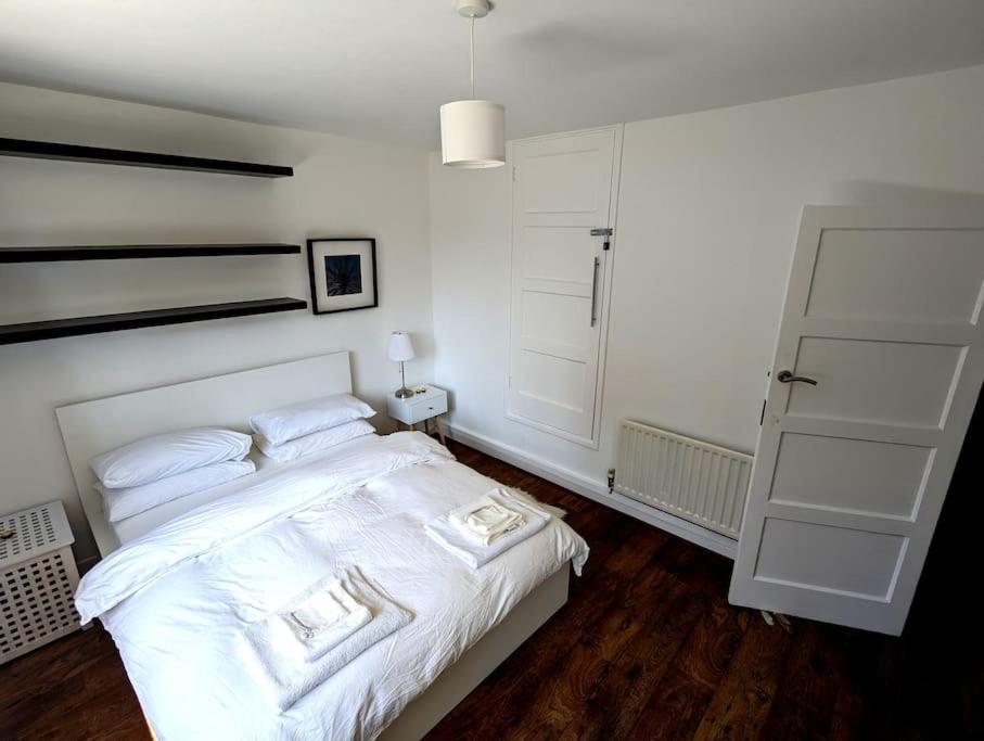Charming 2-Bed Garden Flat Appartement Londen Buitenkant foto