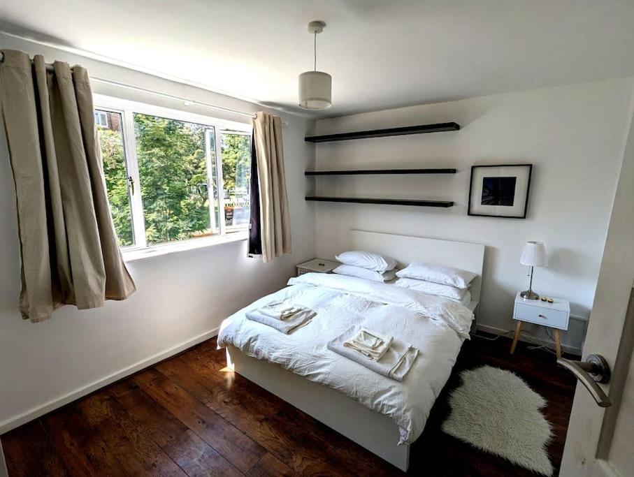 Charming 2-Bed Garden Flat Appartement Londen Buitenkant foto