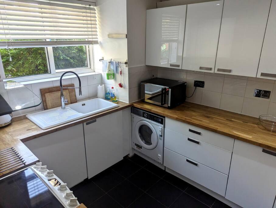 Charming 2-Bed Garden Flat Appartement Londen Buitenkant foto