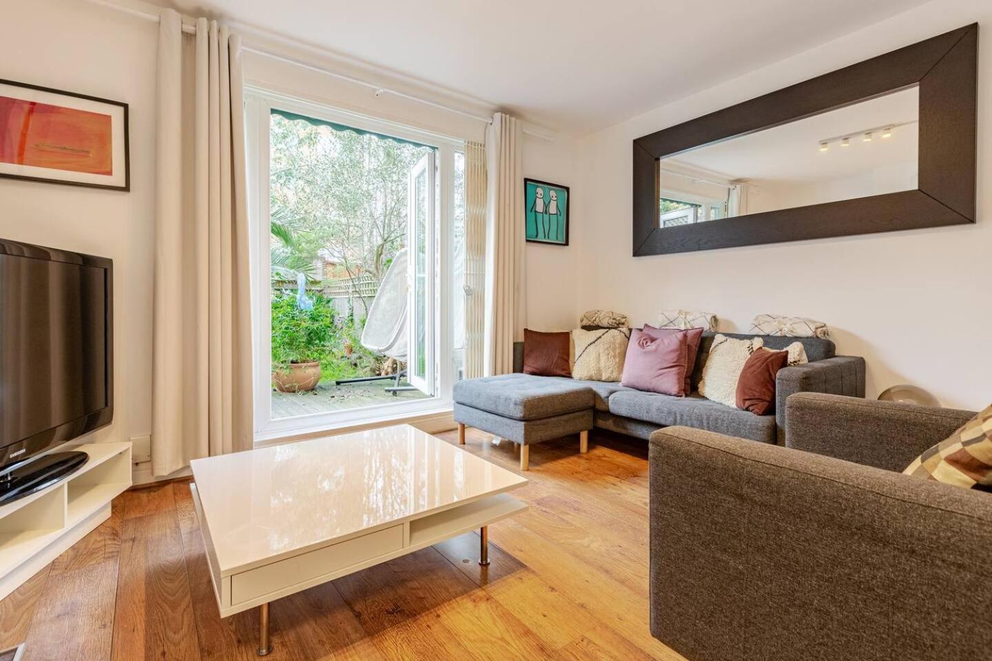 Charming 2-Bed Garden Flat Appartement Londen Buitenkant foto