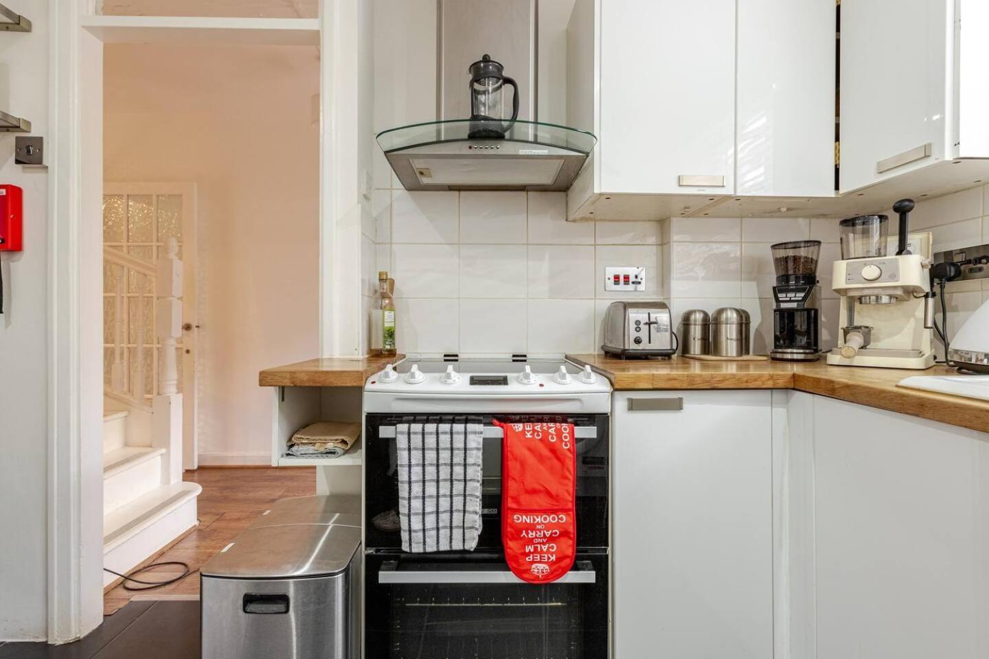 Charming 2-Bed Garden Flat Appartement Londen Buitenkant foto