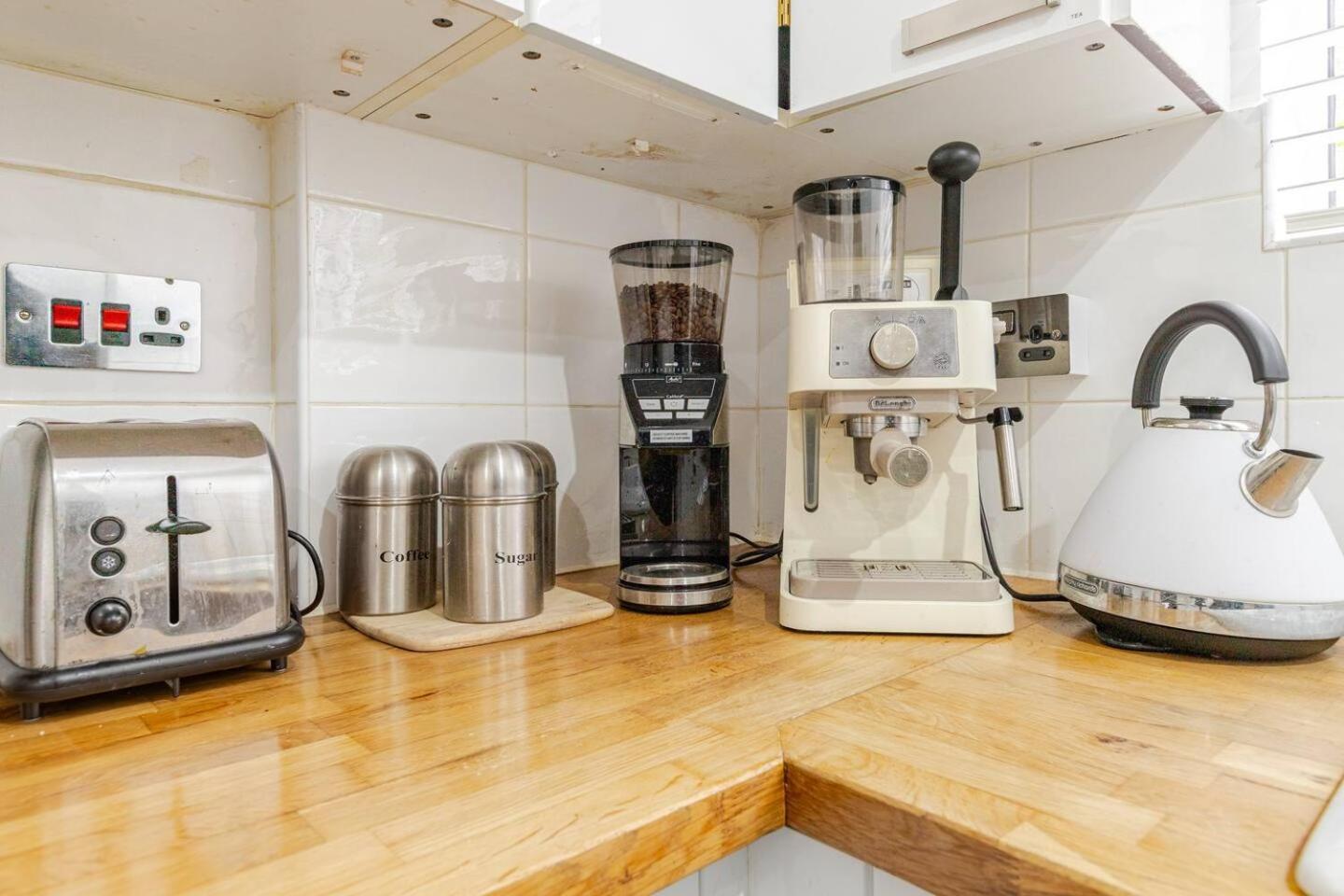 Charming 2-Bed Garden Flat Appartement Londen Buitenkant foto